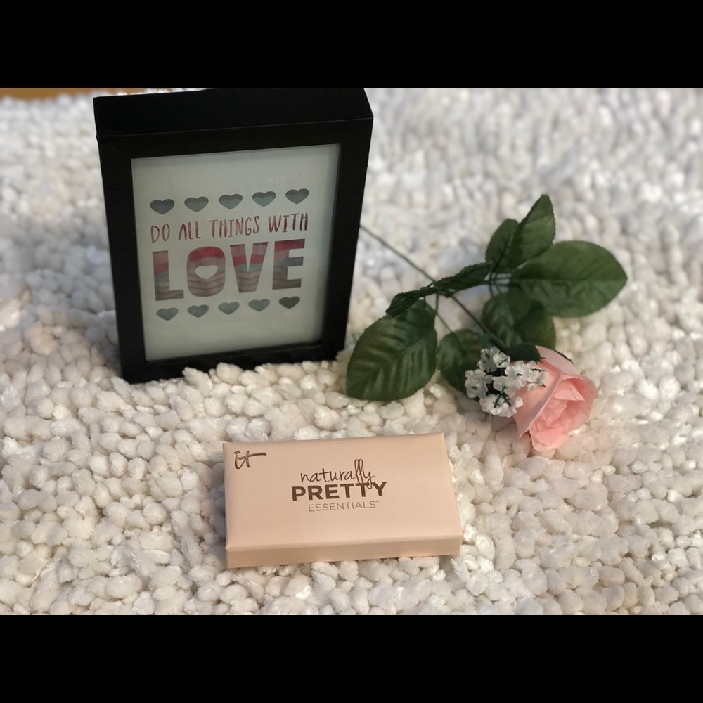 Naturally pretty essential eyeshadow palette